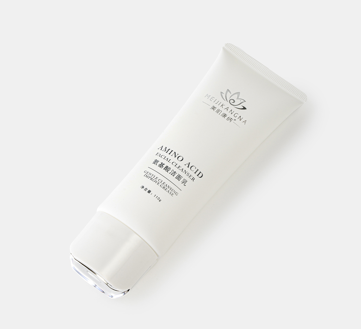 Крем для лица на белом фоне